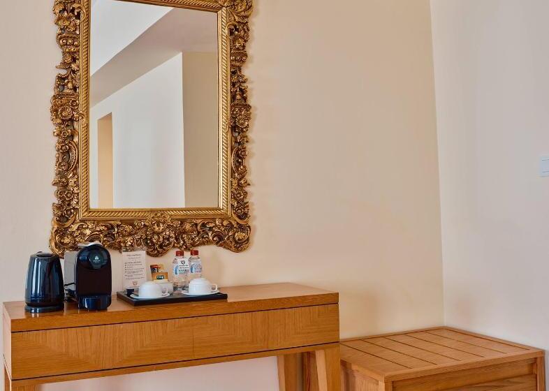 سوئیت کلاب, Saigon Prince