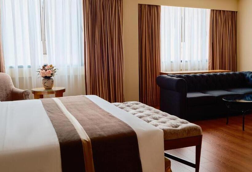 سوئیت کلاب, Saigon Prince