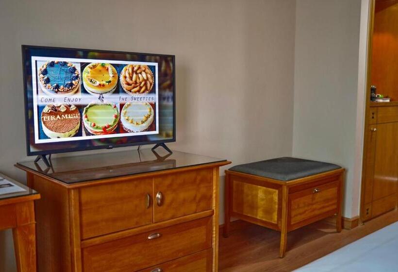 اتاق کلاب, Saigon Prince