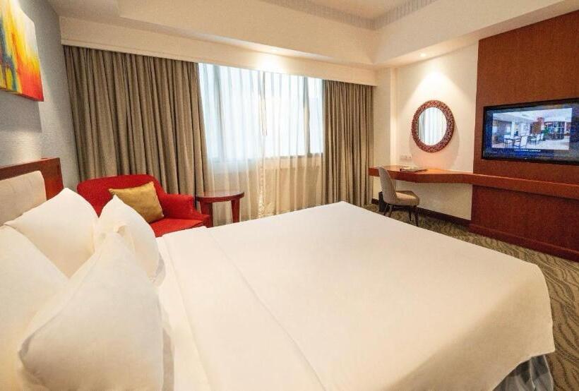 اتاق کلاب, Saigon Prince