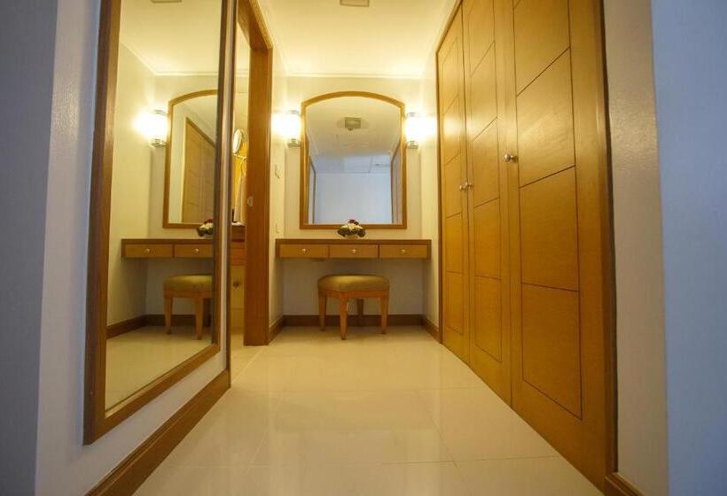 Номер Deluxe, The Linden Suites