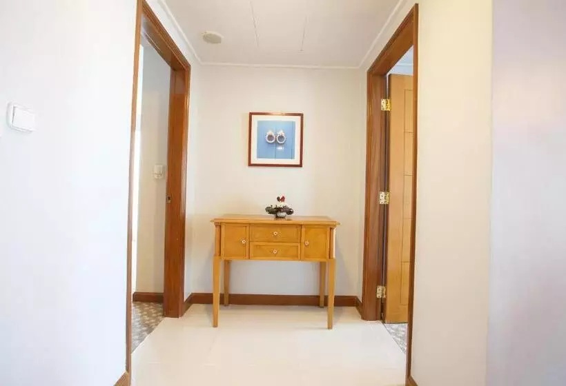 آپارتمان مدیریتی 2 خوابه, The Linden Suites