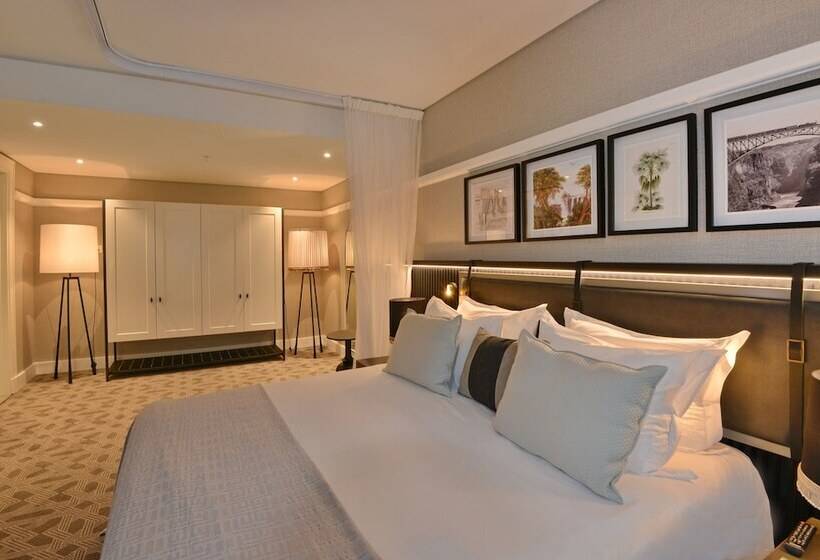 سوئیت با تخت بزرگ, The Victoria Falls