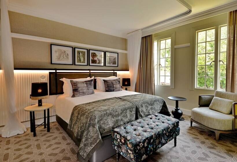 سوئیت با تخت بزرگ, The Victoria Falls