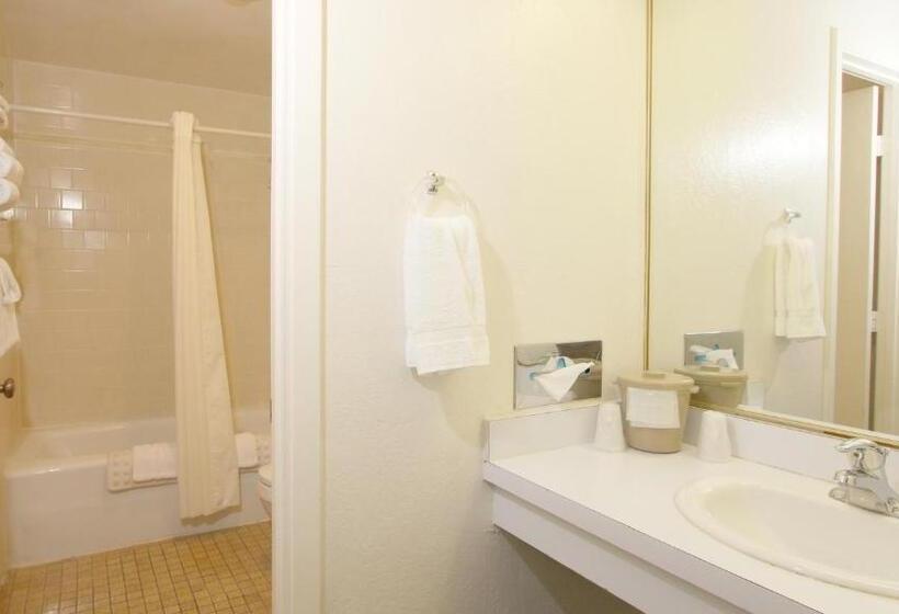 غرفه قياسيه سريرين مزدوجين, Winners Inn Casino