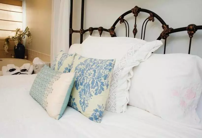 キングサイズベッドのスイートルーム, Woodstock Inn Bed & Breakfast