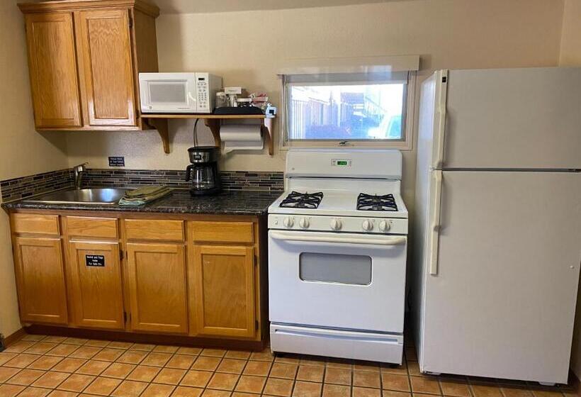 غرفة ديلوكس, Woodland Motel