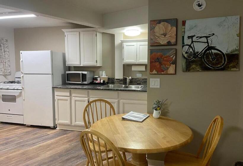 جناح سرير كينج, Woodland Motel