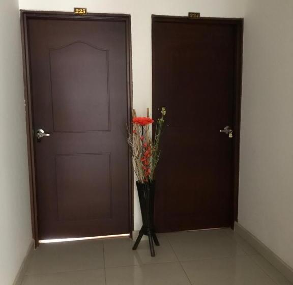 スタンダードルーム, Oporto 83