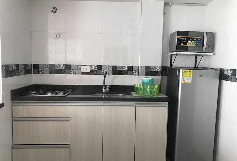 スタンダードスタジオ, Oporto 83