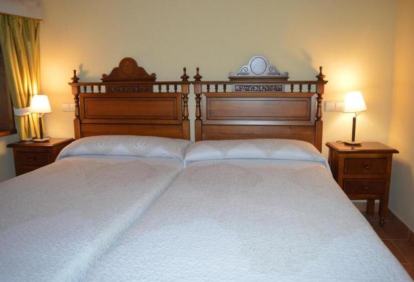 Номер Стандарт, Hostal Revinuesa