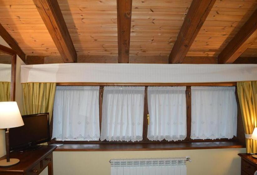 标准单人间, Hostal Revinuesa