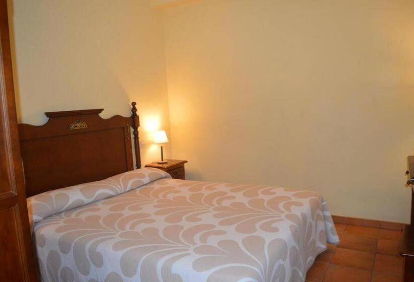 标准单人间, Hostal Revinuesa