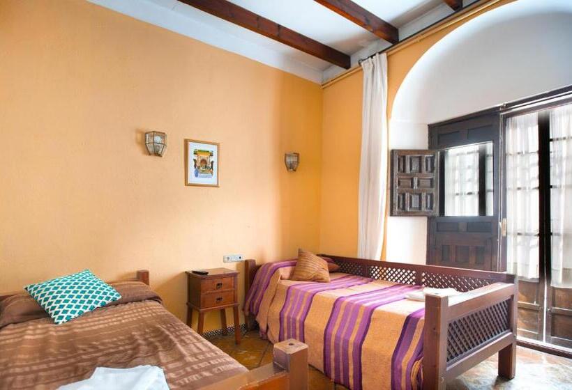 اتاق استاندارد سه نفره, Safestay Cordoba Mezquita Catedral