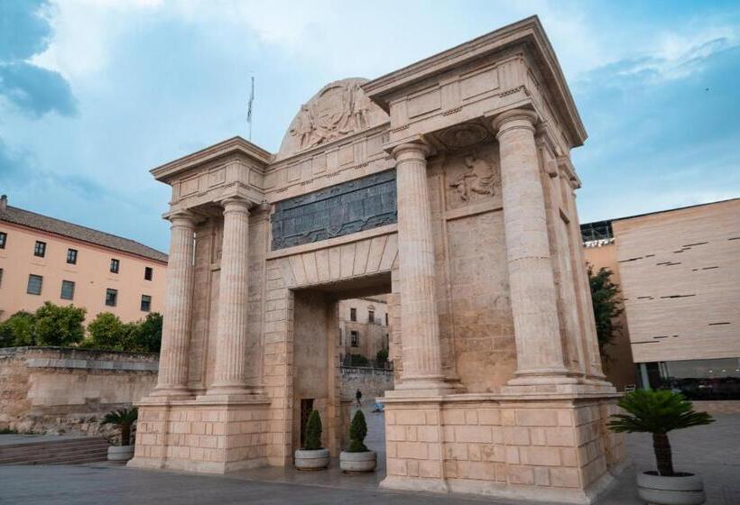 اتاق لوکس با بالکن, Safestay Cordoba Mezquita Catedral