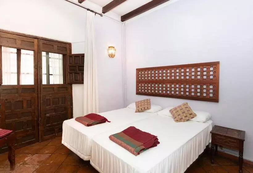 اتاق لوکس با بالکن, Safestay Cordoba Mezquita Catedral