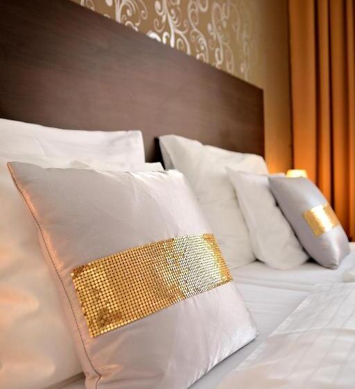 غرفة كلاسيكية فردية, Atrium