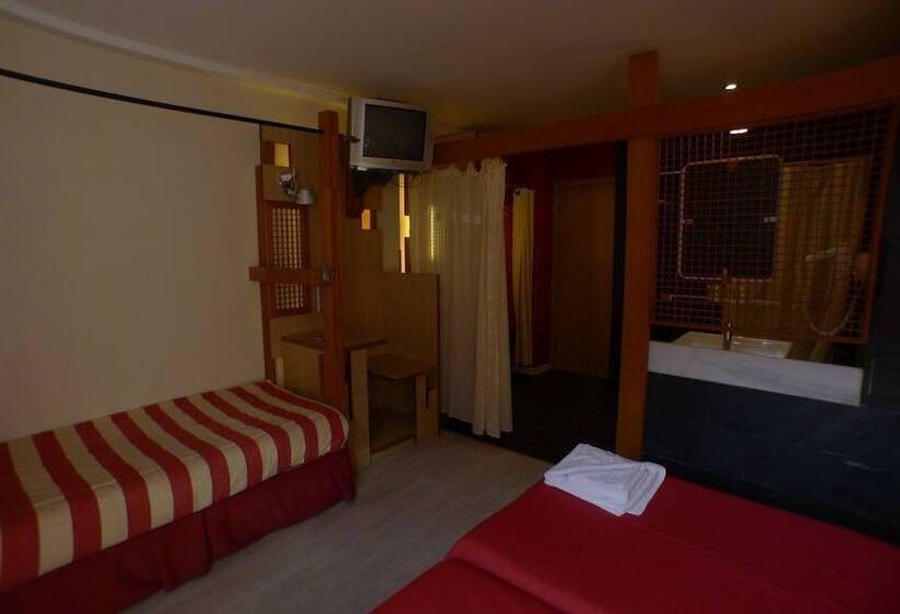 غرفة قياسية ثلاثية, Castillo Del Alba