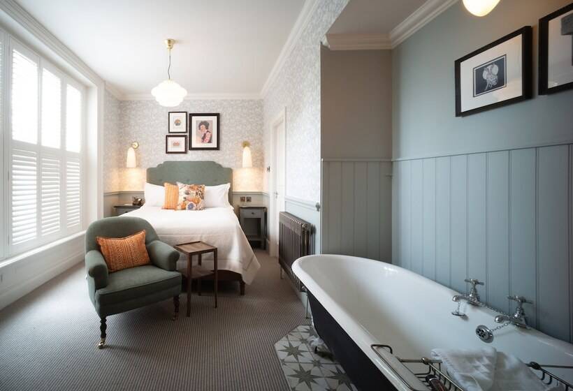 غرفة قياسية, Eleven Didsbury Park