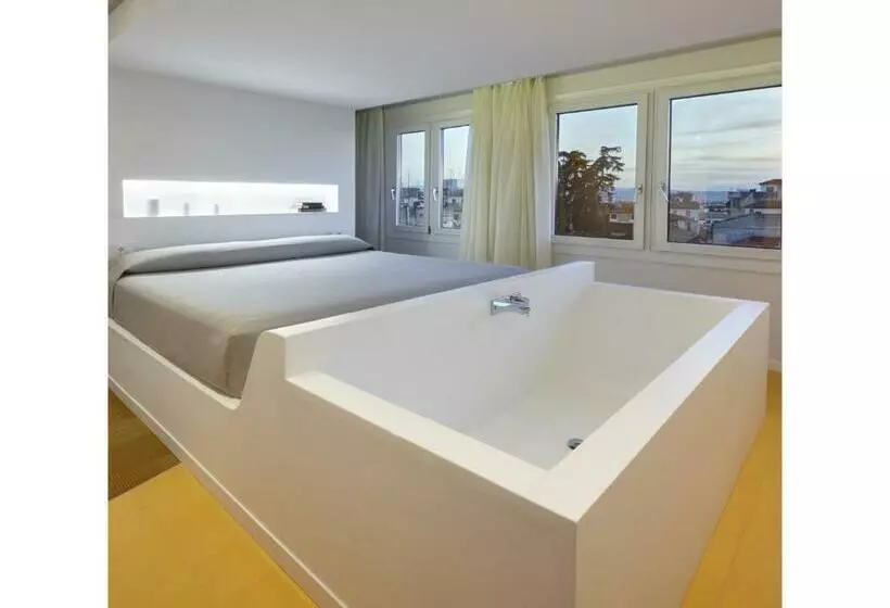 سوییت جونیور, Maciá Granada Five Senses Rooms & Suites