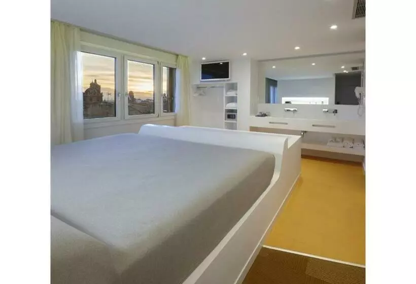 سوییت جونیور, Maciá Granada Five Senses Rooms & Suites