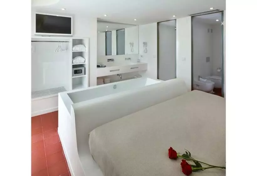 سوییت جونیور, Maciá Granada Five Senses Rooms & Suites
