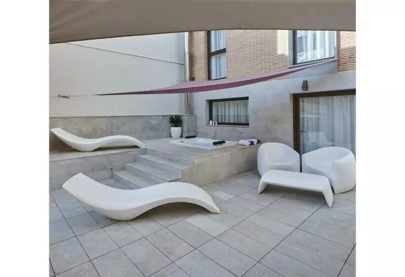سوئیت جونیور با تراس, Maciá Granada Five Senses Rooms & Suites