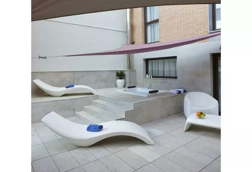 سوئیت جونیور با تراس, Maciá Granada Five Senses Rooms & Suites