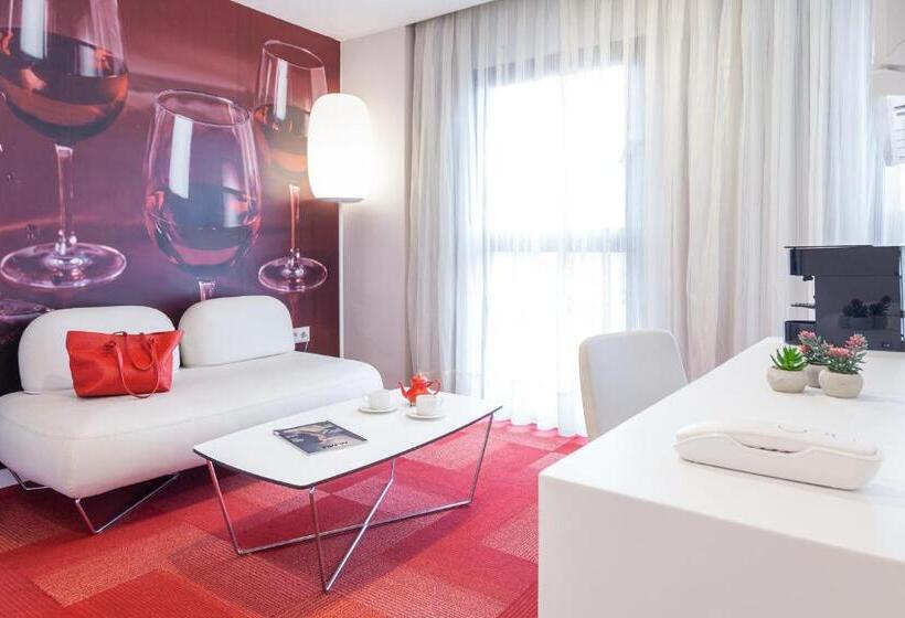 سوییت جونیور, Maciá Granada Five Senses Rooms & Suites