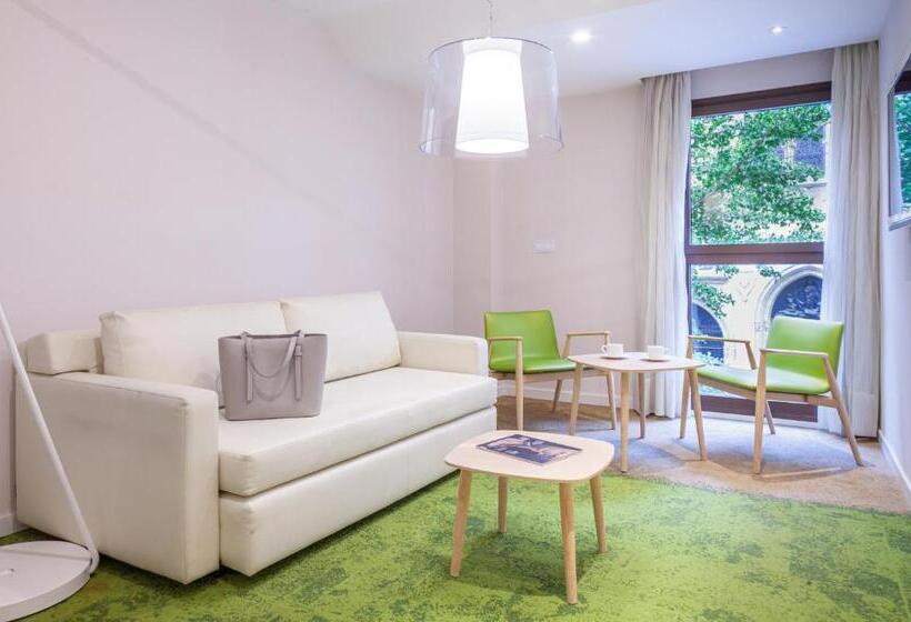 سوئیت جونیور خانوادگی, Maciá Granada Five Senses Rooms & Suites