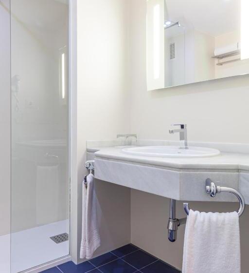 آپارتمان یک خوابه با دری مشترک که هال را جدا می کند., Maciá Granada Five Senses Rooms & Suites