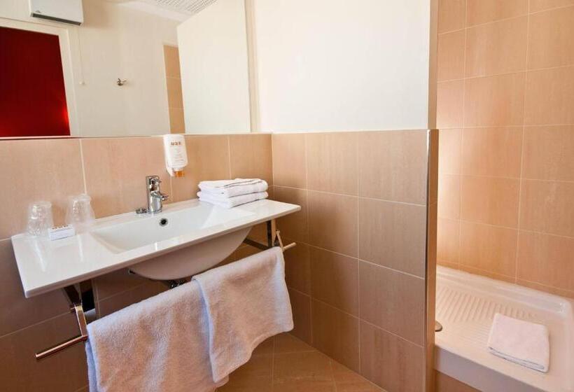 اتاق کلاسیک, Le Clocher De Rodez Centre Gare