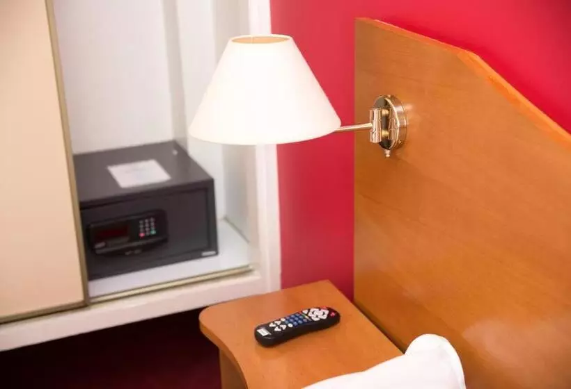 اتاق استاندارد چهار تخته, Le Clocher De Rodez Centre Gare