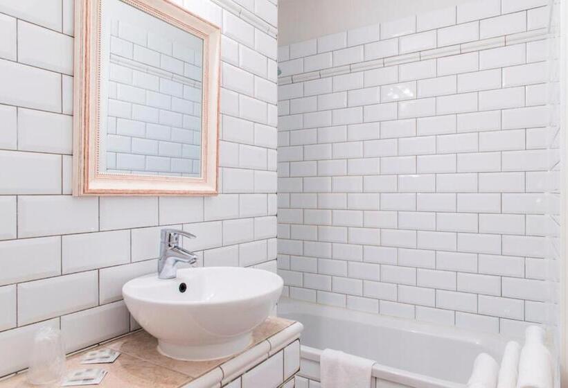 Номер Стандарт, Logis Hôtel Restaurant Des Châteaux