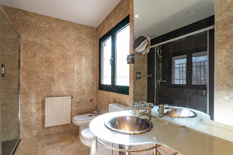 اتاق استاندارد سه نفره, Petit Palace Arturo Soria Alcala