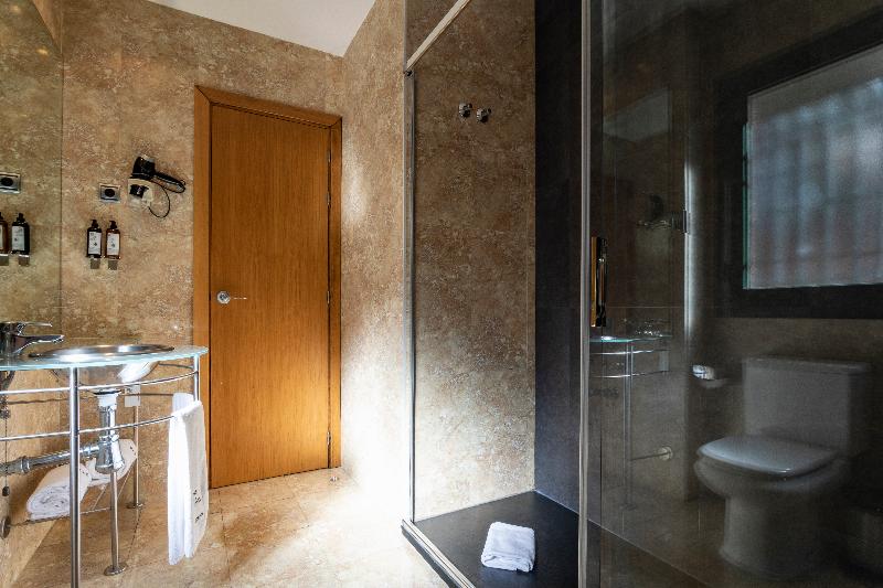 اتاق استاندارد سه نفره, Petit Palace Arturo Soria Alcala