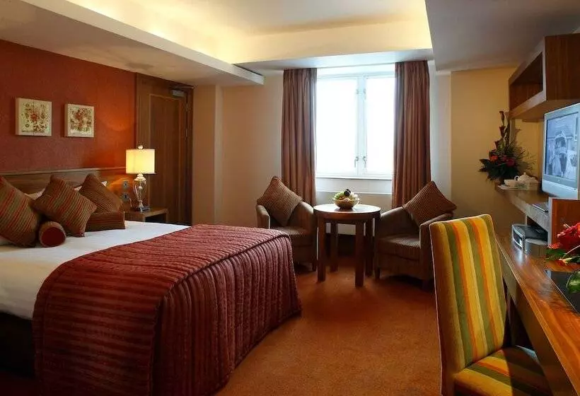 エクゼクティブルーム, Tullamore Court