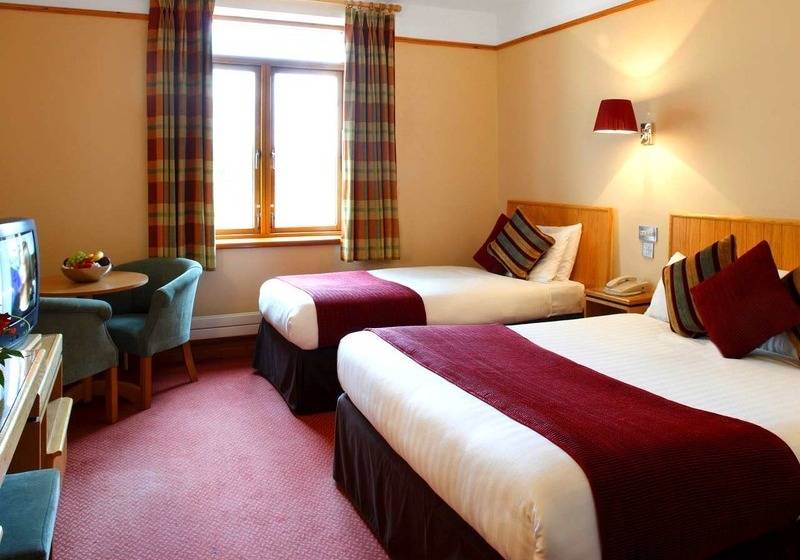 패밀리 룸, Tullamore Court