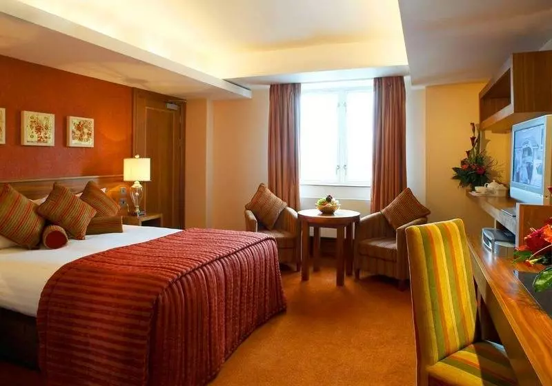 エクゼクティブルーム, Tullamore Court