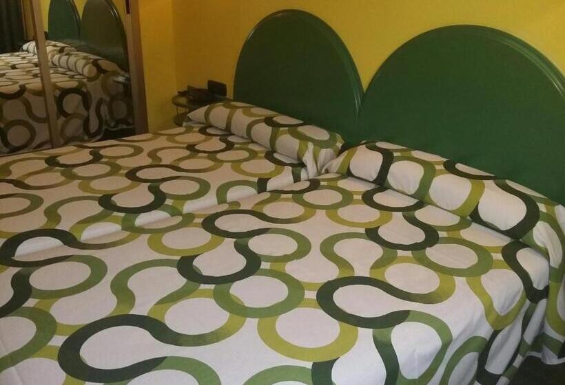 חדר סטנדרט לשלושה, Villapaloma