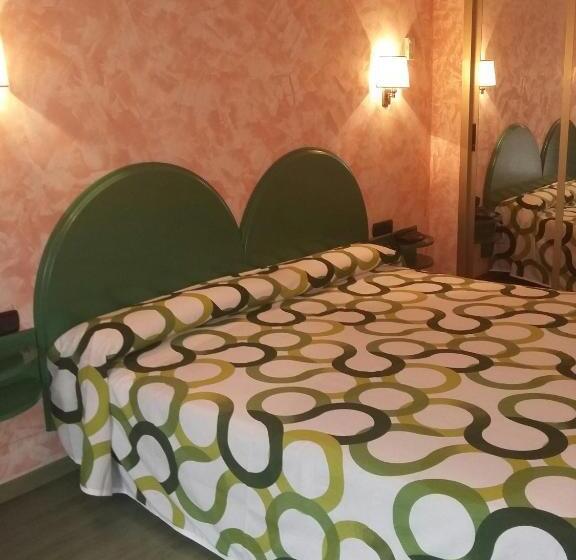 חדר סטנדרט לשלושה, Villapaloma