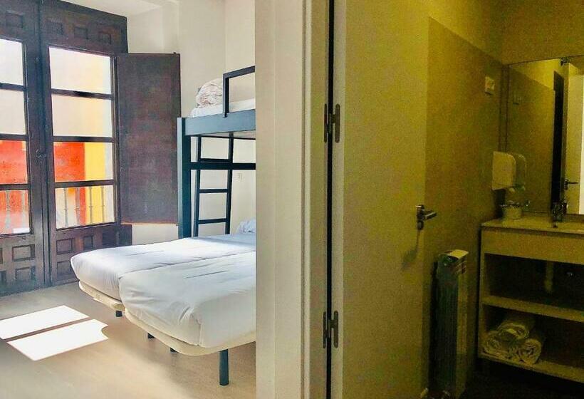 חדר סטנדרט לשלושה, Quartier Leon Hostel Barrio Húmedo