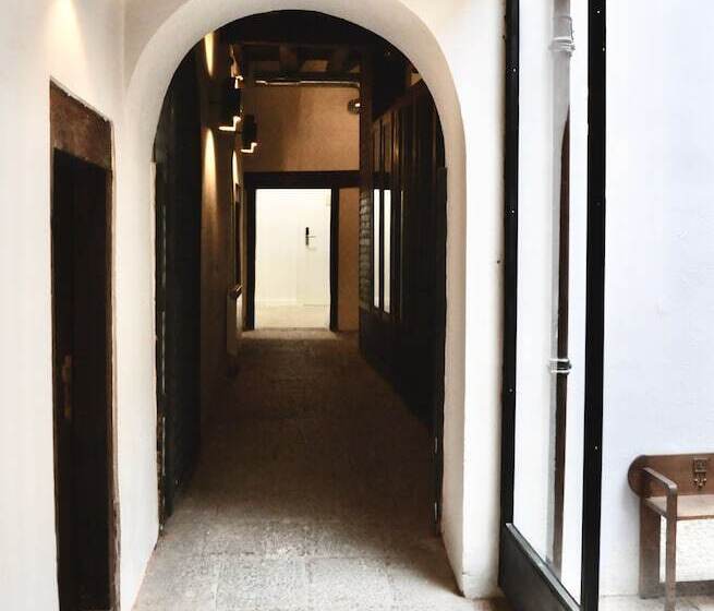 חדר סטנדרט לשלושה, Quartier Leon Hostel Barrio Húmedo