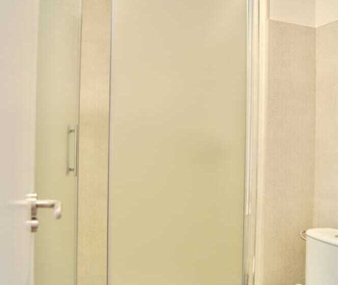 اتاق استاندارد سه نفره, Quartier Leon Hostel Barrio Húmedo
