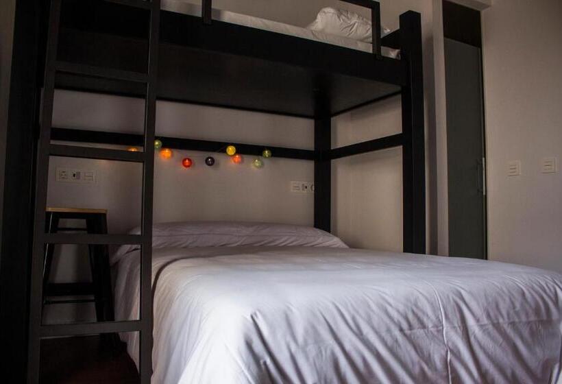 חדר סטנדרט לשלושה, Quartier Leon Hostel Barrio Húmedo