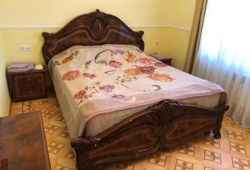 سوییت خانوادگی, Valda Hotel On Tumanyan