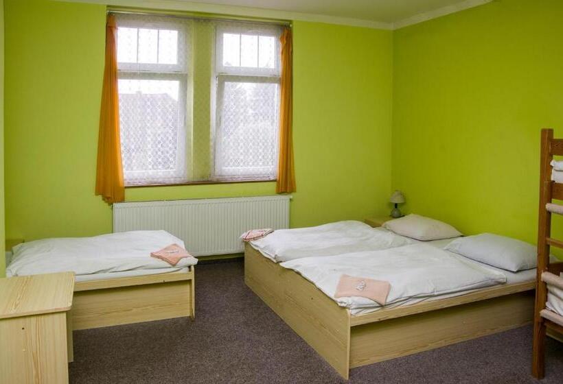 Семейный Номер, Modrá Hvězda Sadská