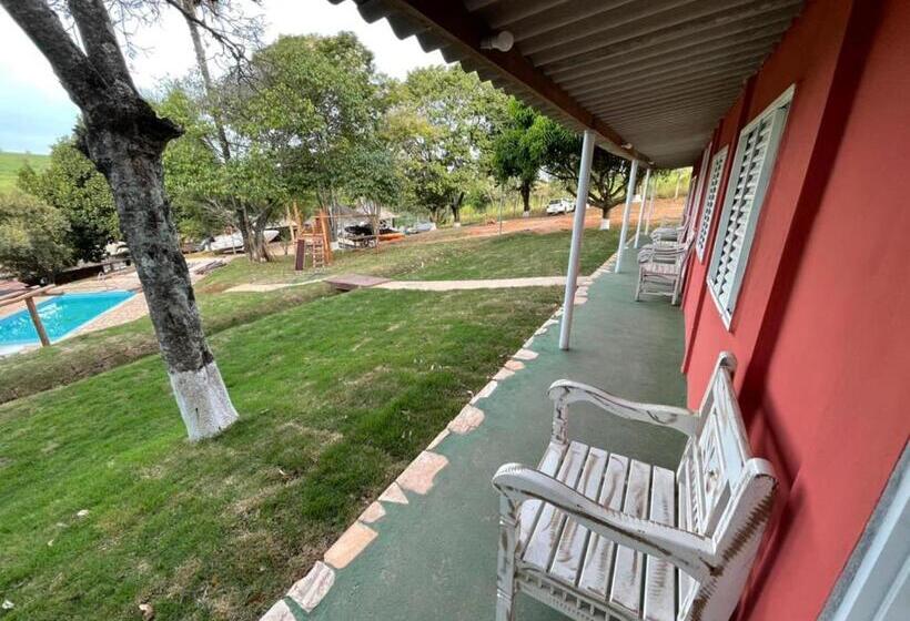 Quarto Triplo Estandar, Pousada Capitour