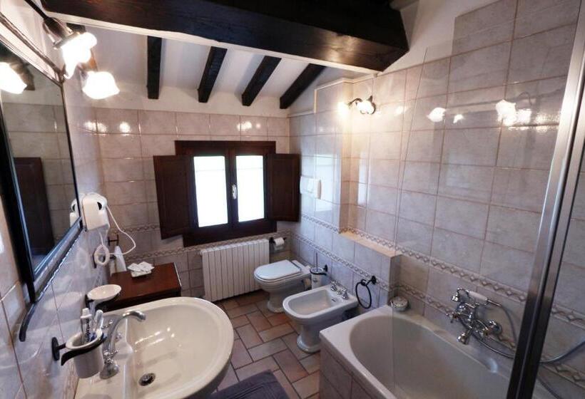 اتاق خانوادگی, B&b Le Noci Di Feo