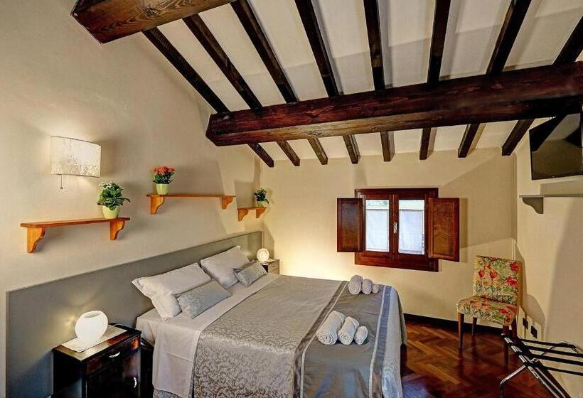 اتاق خانوادگی, B&b Le Noci Di Feo